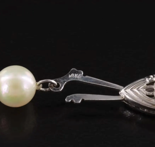 Pearl Necklace with 14K White Gold Clasp